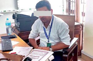 ५ लाख रुपैयाँ घुस लिँदै आन्तरिक राजस्व कार्यालय लहानका कर अधिकृत युवराज पाल अख्तियारको फन्दामा