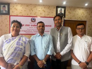 कुखुरा पालक किसानका समस्या समाधानका लागि पहल गर्दै सांसद तपेश्वर यादव