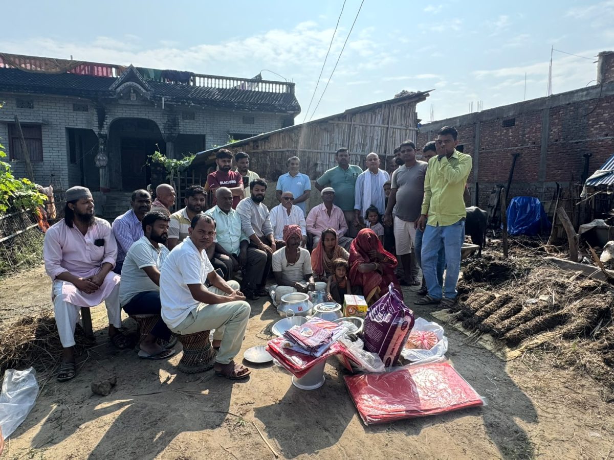 सिरहा:विष्णुपुरमा आगलागीपीडित परिवारलाई रास्वपाको राहत सहयोग